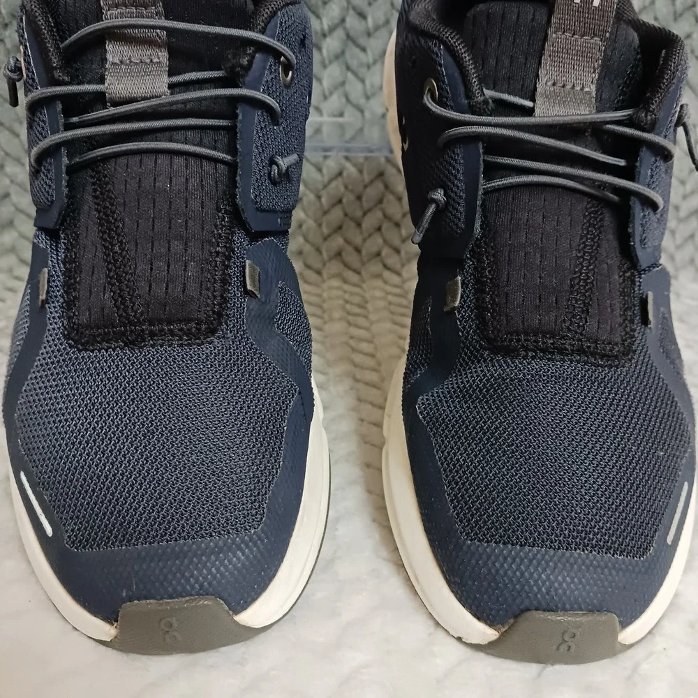 On Running Cloud Sky Midnight Black GS Walking Running Sneakers Shoes Size 5Y